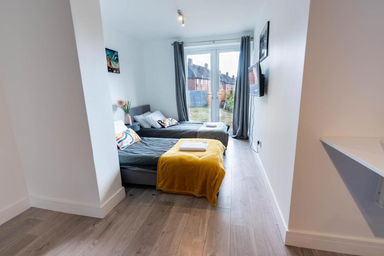 Flat 03 Studio Flat Near Aylesbury Station Free Parking Екстериор снимка