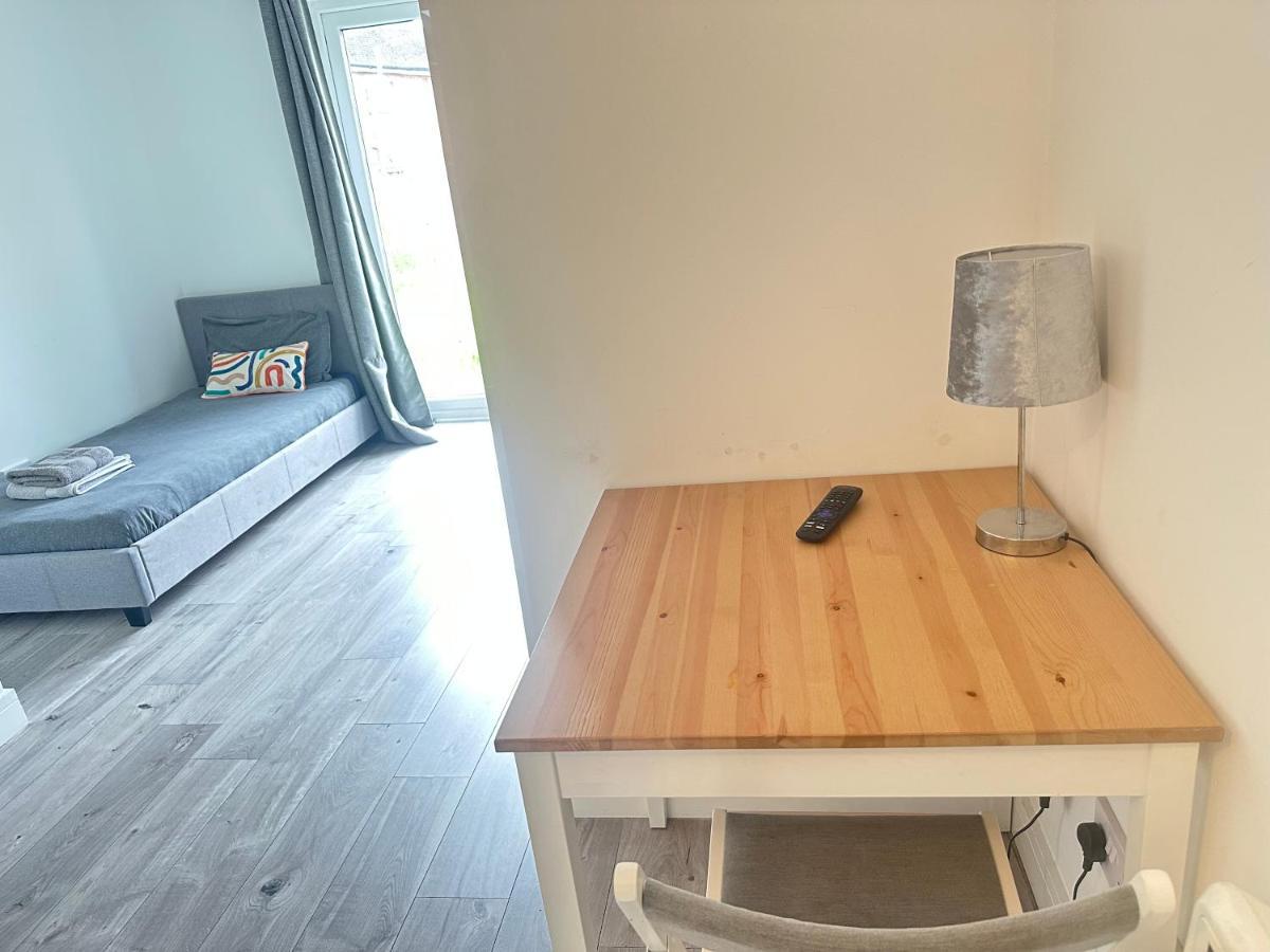 Flat 03 Studio Flat Near Aylesbury Station Free Parking Екстериор снимка